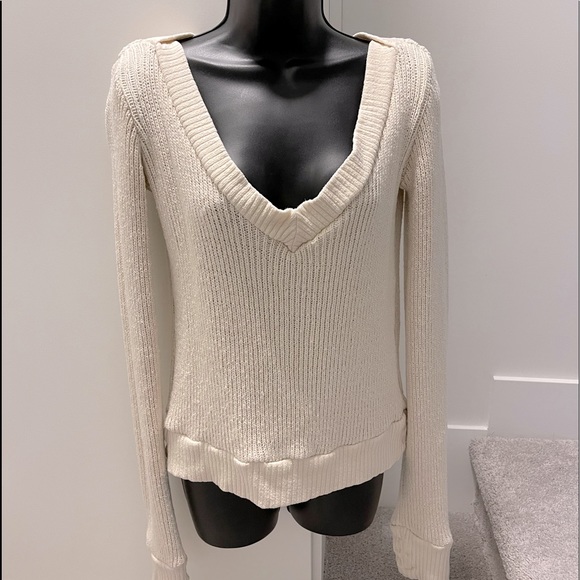 Women’s “Boyfriend Style” Super cozy Sweater, Size SMALL/MEDIUM - Picture 1 of 2